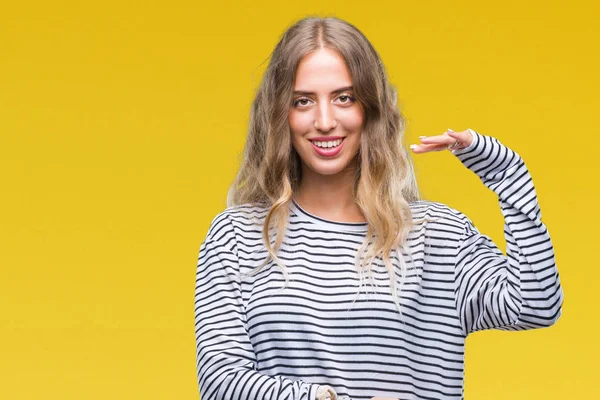 Schöne Junge Blonde Frau Trägt Streifen Pullover Über Isoliertem Hintergrund — Stockfoto