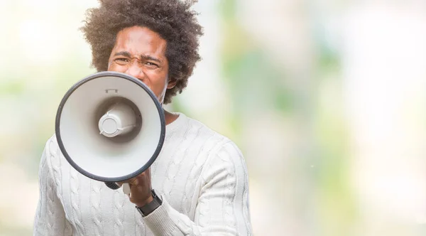 Joven Guapo Afroamericano Negro Gritando Través Megáfono —  Fotos de Stock