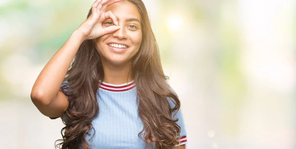 Genç Güzel Arap Kadın Gülümsüyor Parmakları Ile Mutlu Yüz Üzerinden — Stok fotoğraf