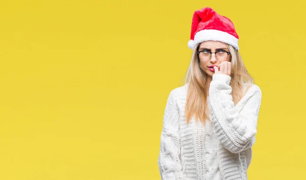 Junge Schöne Blonde Frau Mit Weihnachtsmütze Über Isoliertem Hintergrund Sieht — Stockfoto