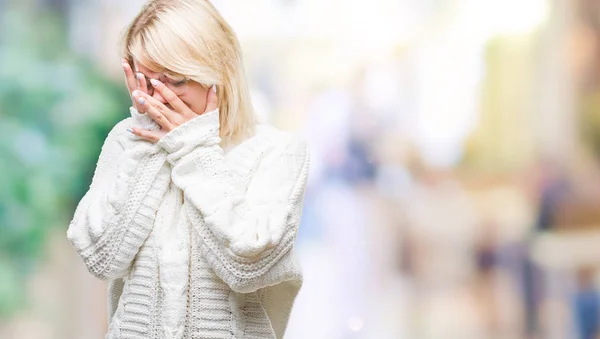 Jonge Mooie Blonde Vrouw Winter Trui Bril Dragen Geïsoleerde Achtergrond — Stockfoto