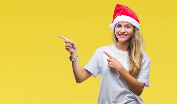 Mladá Krásná Blondýna Žena Nosí Vánoční Čepice Izolované Pozadí Úsměvem — Stock fotografie