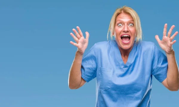 Mujer Rubia Mediana Edad Vistiendo Uniforme Enfermera Médico Sobre Fondo — Foto de Stock