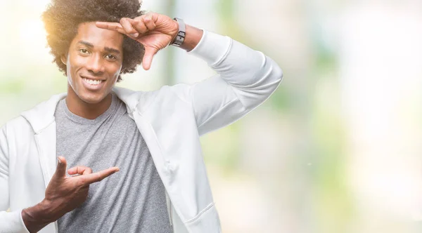 Afro Amerikansk Man Bär Tröja Över Isolerade Bakgrund Leende Gör — Stockfoto