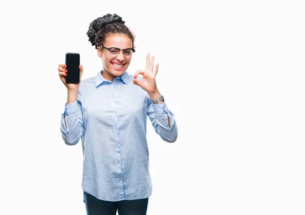 Młody Pleciony Włosy African American Business Dziewczyna Pokazano Ekran Smartphone — Zdjęcie stockowe