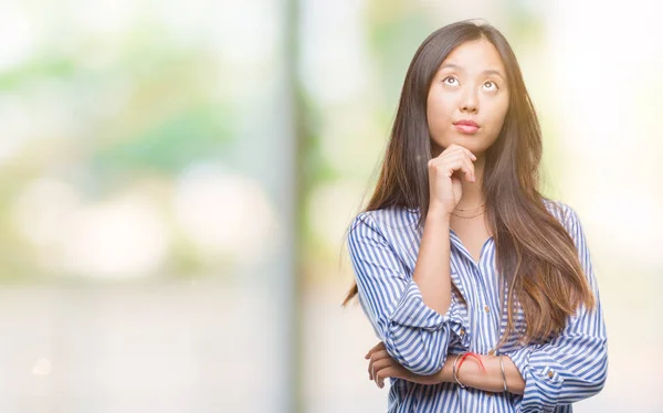 Junge Asiatische Frau Über Isoliertem Hintergrund Mit Der Hand Kinn — Stockfoto