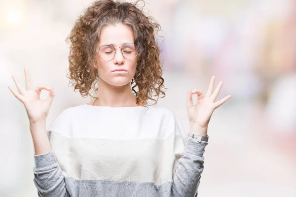 Bella Bruna Capelli Ricci Ragazza Che Indossa Occhiali Sfondo Isolato — Foto Stock