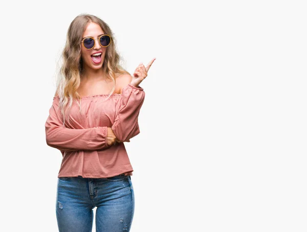 Schöne Junge Blonde Frau Mit Retro Sonnenbrille Vor Isoliertem Hintergrund — Stockfoto