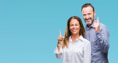 Orta yaş İspanyol iş çift izole üzerinde başarılı fikirle yukarı işaret parmağı arka plan. Çıktıktan ve mutlu. Bir numara.