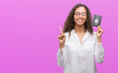 Pasaport Kanada sürpriz bir fikir ya da soru işaret parmağı ile gülen yüz, bir numara tutan genç İspanyol kadın