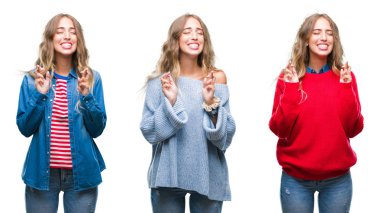 Beyaz izole arka plan geçiş parmakları umut ve gözleri kapalı ile gülümseyen genç güzel genç kadın. Şans ve batıl kavramı.