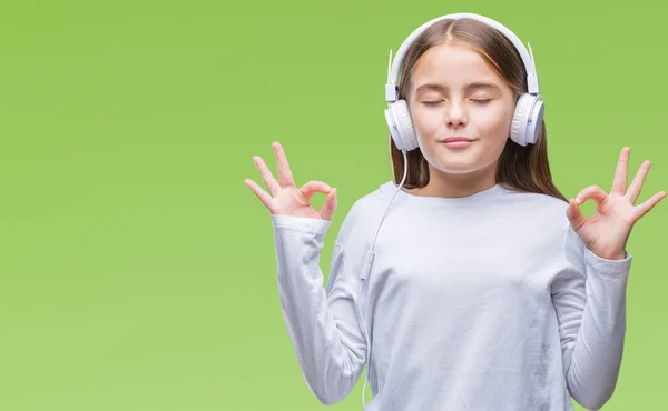 Joven Chica Hermosa Con Auriculares Escuchando Música Sobre Fondo Aislado — Foto de Stock