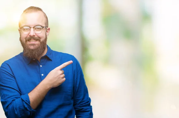 Jovem Caucasiano Hipster Homem Vestindo Óculos Sobre Fundo Isolado Alegre — Fotografia de Stock