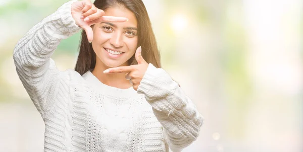 Junge Schöne Arabische Frau Trägt Winterpullover Über Isoliertem Hintergrund Lächelnd — Stockfoto