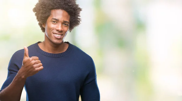 Afro Amerikansk Man Över Isolerade Bakgrund Gör Glad Tummen Upp — Stockfoto