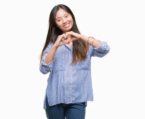 Jonge Aziatische Vrouw Geïsoleerde Achtergrond Glimlachend Liefde Met Hartsymbool Vorm — Stockfoto