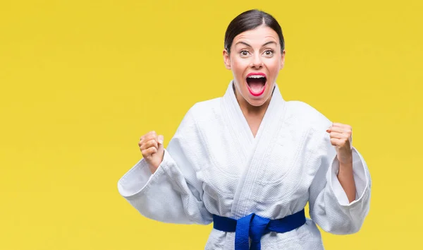 Jovem Mulher Bonita Vestindo Uniforme Kimono Karatê Sobre Fundo Isolado — Fotografia de Stock