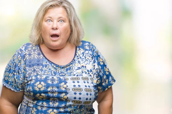 Senior Size Kaukasische Frau Mit Isoliertem Hintergrund Verängstigt Und Schockiert — Stockfoto