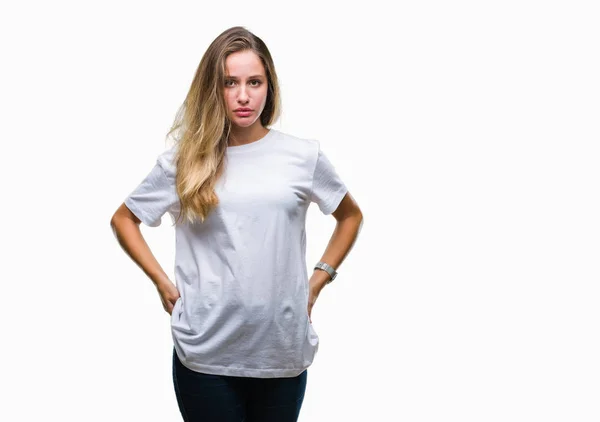 Ung Vacker Blond Kvinna Som Bär Casual Vit Shirt Över — Stockfoto