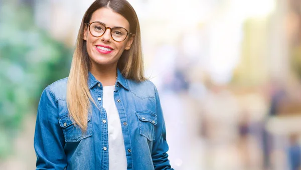 Joven Mujer Hermosa Sobre Uso Gafas Sobre Fondo Aislado Con —  Fotos de Stock