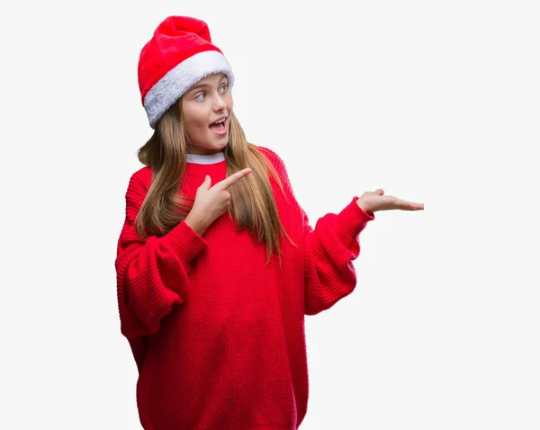 Menina Bonita Nova Vestindo Chapéu Natal Sobre Fundo Isolado Espantado — Fotografia de Stock