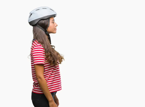 Junge Arabische Radfahrerin Trägt Schutzhelm Über Isoliertem Hintergrund Mit Blick — Stockfoto