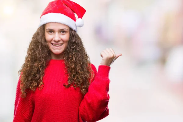 Νέοι Μελαχρινή Κοπέλα Φορώντας Καπέλο Χριστουγέννων Πέρα Από Απομονωμένο Υπόβαθρο — Φωτογραφία Αρχείου