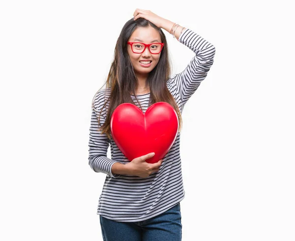 Junge Asiatische Verliebte Frau Mit Leseherz Über Isoliertem Hintergrund Gestresst — Stockfoto