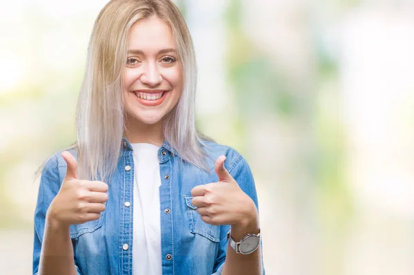 Unga Blonda Kvinnan Över Isolerade Bakgrund Framgång Tecken Gör Positiv — Stockfoto
