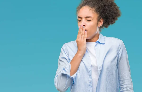 Mujer Afroamericana Joven Sobre Fondo Aislado Aburrido Bostezo Cansado Cubriendo — Foto de Stock