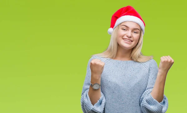 Junge Kaukasische Frau Mit Weihnachtsmütze Vor Isoliertem Hintergrund Sehr Glücklich — Stockfoto