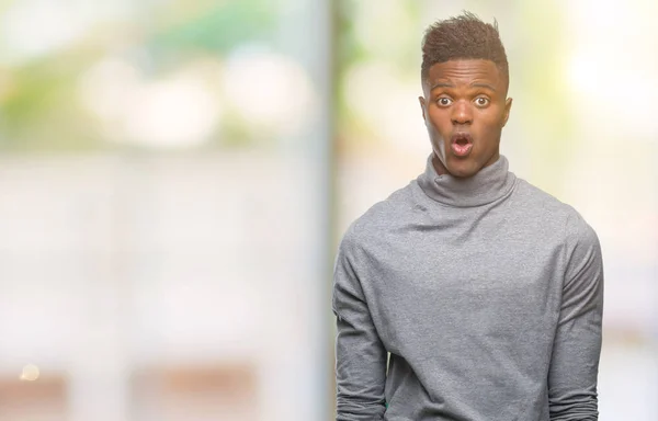 Jovem Afro Americano Sobre Fundo Isolado Com Medo Chocado Com — Fotografia de Stock