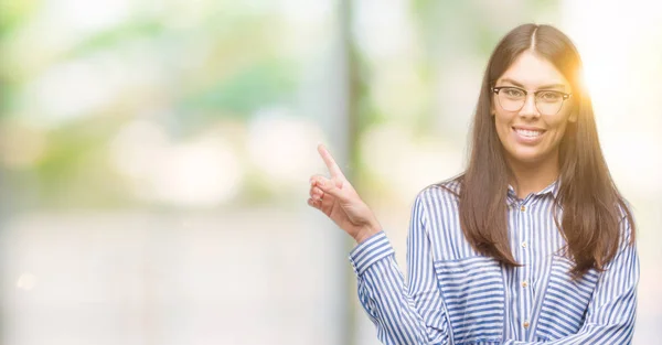 Giovane Donna Affari Ispanica Bella Con Grande Sorriso Sul Viso — Foto Stock