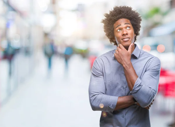 Uomo Afro Americano Sfondo Isolato Con Mano Sul Mento Pensando — Foto Stock