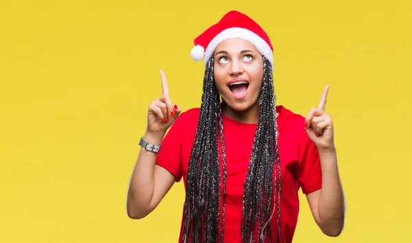 Jovem Trançado Cabelo Afro Americano Menina Vestindo Chapéu Natal Sobre — Fotografia de Stock