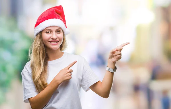 Joven Mujer Rubia Hermosa Con Sombrero Navidad Sobre Fondo Aislado — Foto de Stock