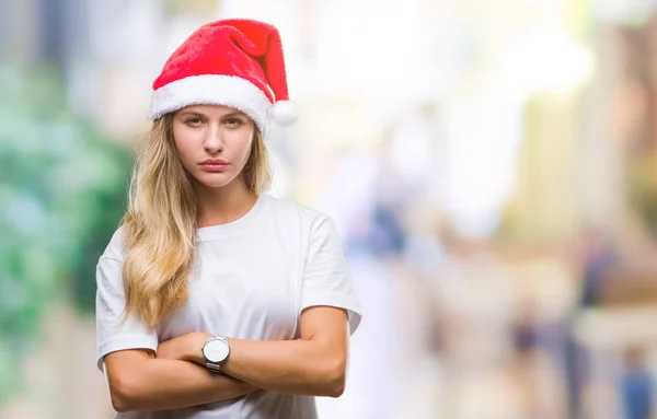 Mladá Krásná Blondýna Žena Nosí Vánoční Čepice Izolované Pozadí Skeptik — Stock fotografie