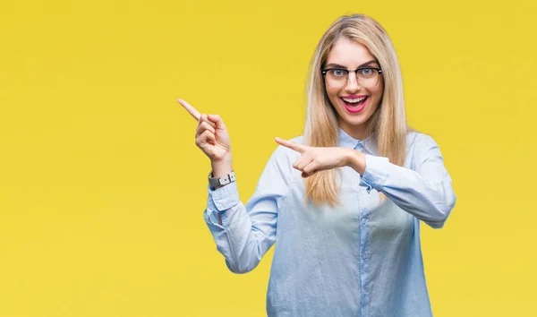 Joven Mujer Negocios Rubia Hermosa Con Gafas Sobre Fondo Aislado —  Fotos de Stock