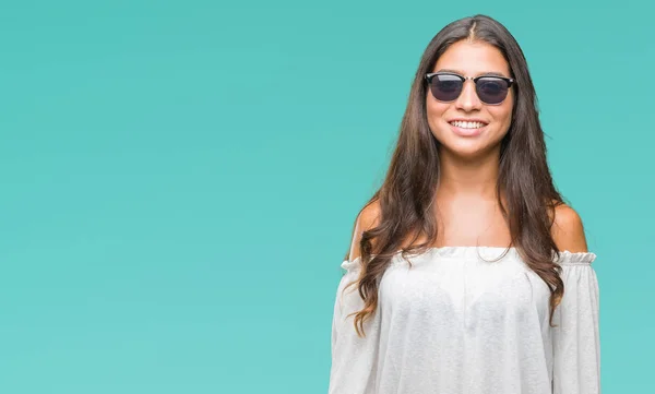 Joven Mujer Árabe Hermosa Con Gafas Sol Sobre Fondo Aislado —  Fotos de Stock