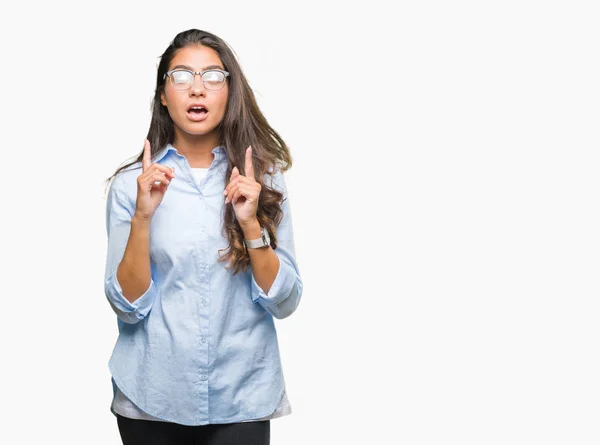 Young Beautiful Arab Woman Wearing Glasses Isolated Background Amazed Surprised — Stock Photo, Image