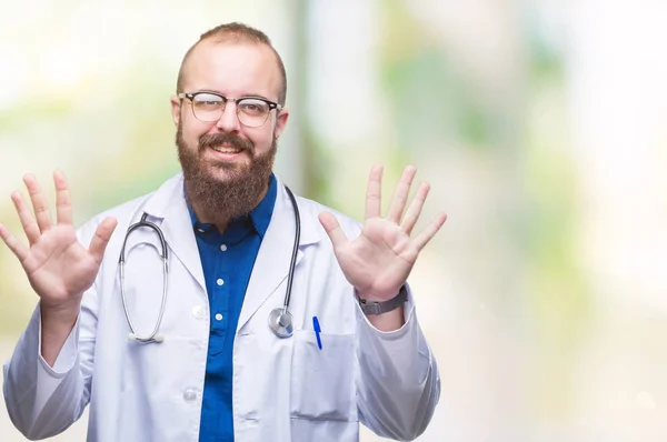 Unga Kaukasiska Läkare Man Bär Medicinsk Vit Rock Över Isolerade — Stockfoto