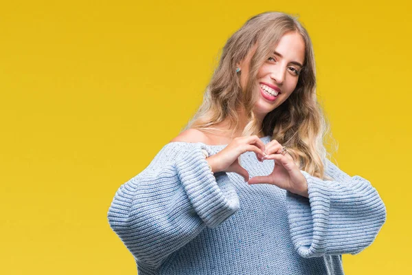 Linda Jovem Loira Vestindo Camisola Inverno Sobre Fundo Isolado Sorrindo — Fotografia de Stock