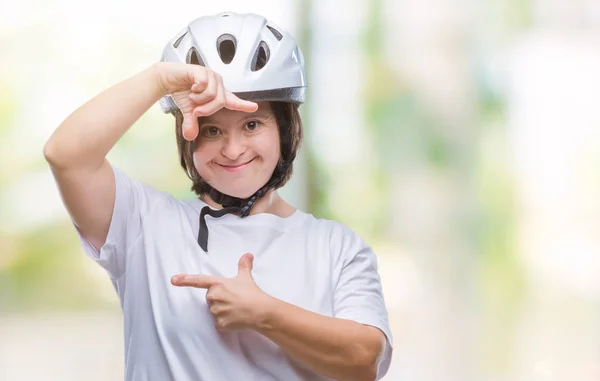 Mladé Dospělé Cyklisty Žena Downovým Syndromem Nošení Přilby Izolované Pozadí — Stock fotografie