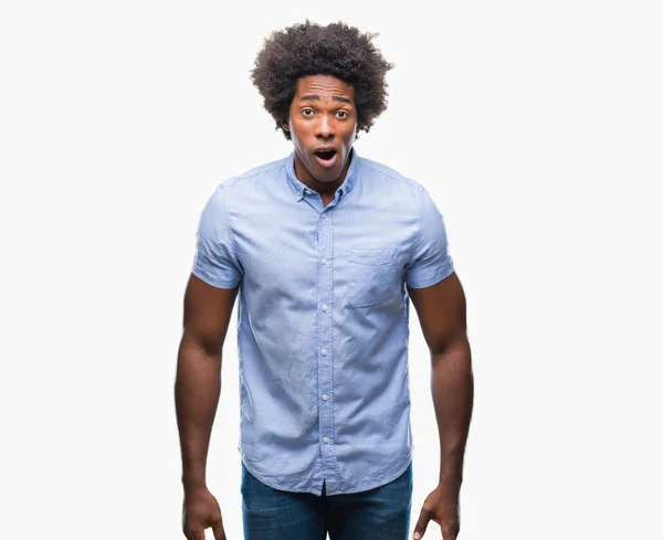 Afroamerikanischer Mann Mit Isoliertem Hintergrund Verängstigt Und Schockiert Mit Überraschtem — Stockfoto