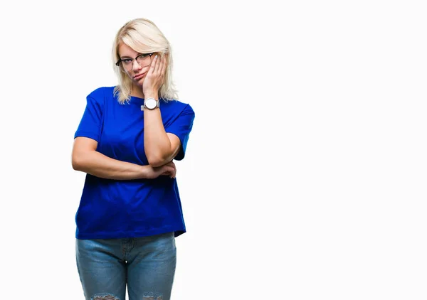 Jonge Mooie Blonde Vrouw Bril Geïsoleerde Achtergrond Denken Zoek Moe — Stockfoto