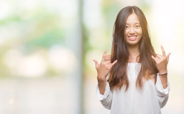 Mujer Asiática Joven Sobre Fondo Aislado Gritando Con Expresión Loca —  Fotos de Stock