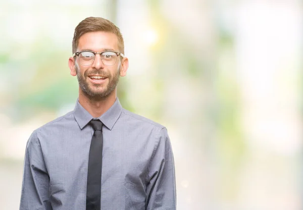 Joven Hombre Negocios Guapo Sobre Fondo Aislado Con Una Sonrisa —  Fotos de Stock