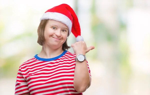 Mulher Adulta Jovem Com Síndrome Usando Chapéu Natal Sobre Fundo — Fotografia de Stock