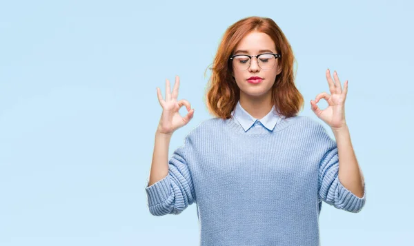 Joven Hermosa Mujer Sobre Fondo Aislado Vistiendo Suéter Invierno Relajarse — Foto de Stock