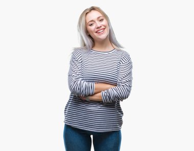 Genç Sarışın kadın izole arka plan mutlu yüz çapraz silah kameraya bakarak ile gülümseyen yüzünden. Olumlu bir kişi.